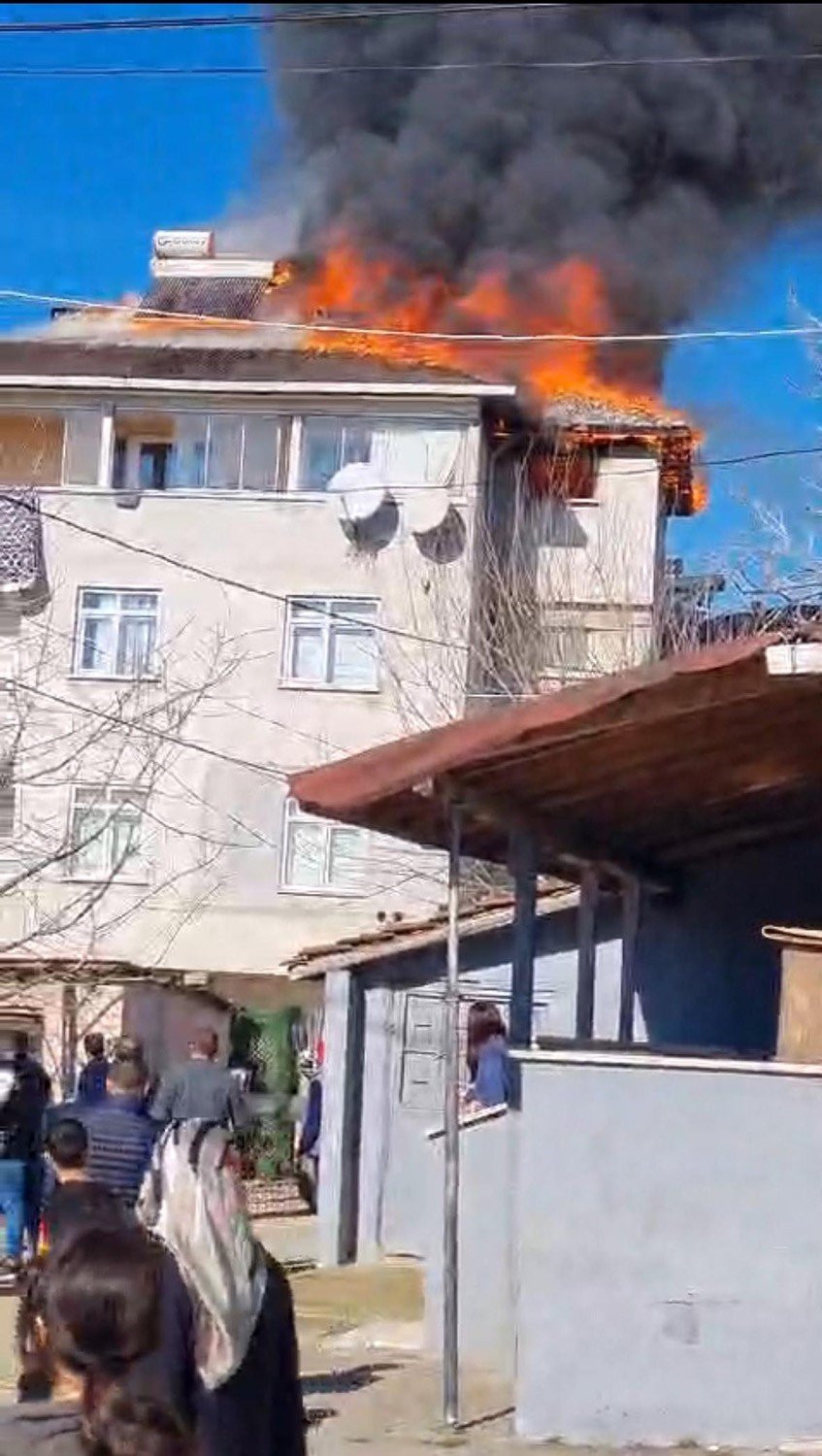 Gebze’de yangın paniği! İçerde mahsur kalanlar var