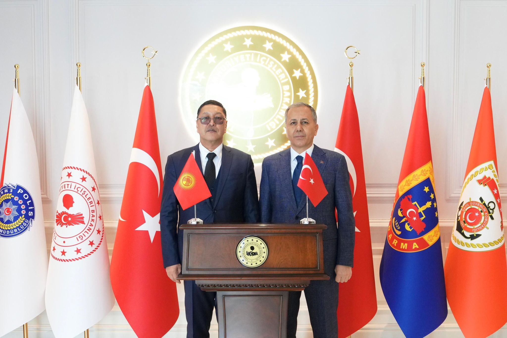 isleri-bakani-yerlikaya-kirgizistan-acil-durumlar-bakani-ajikeyevi-kabul-etti-yenicag-2.jpg