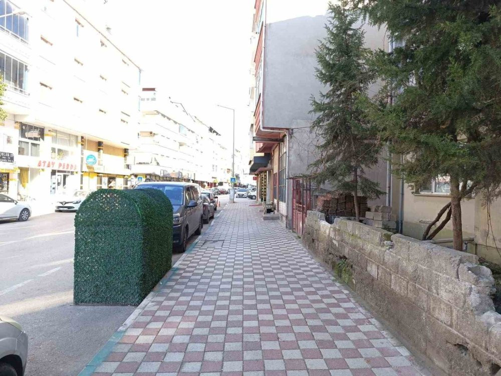 Karacabey’de kaldırım işgalleri sona erdi