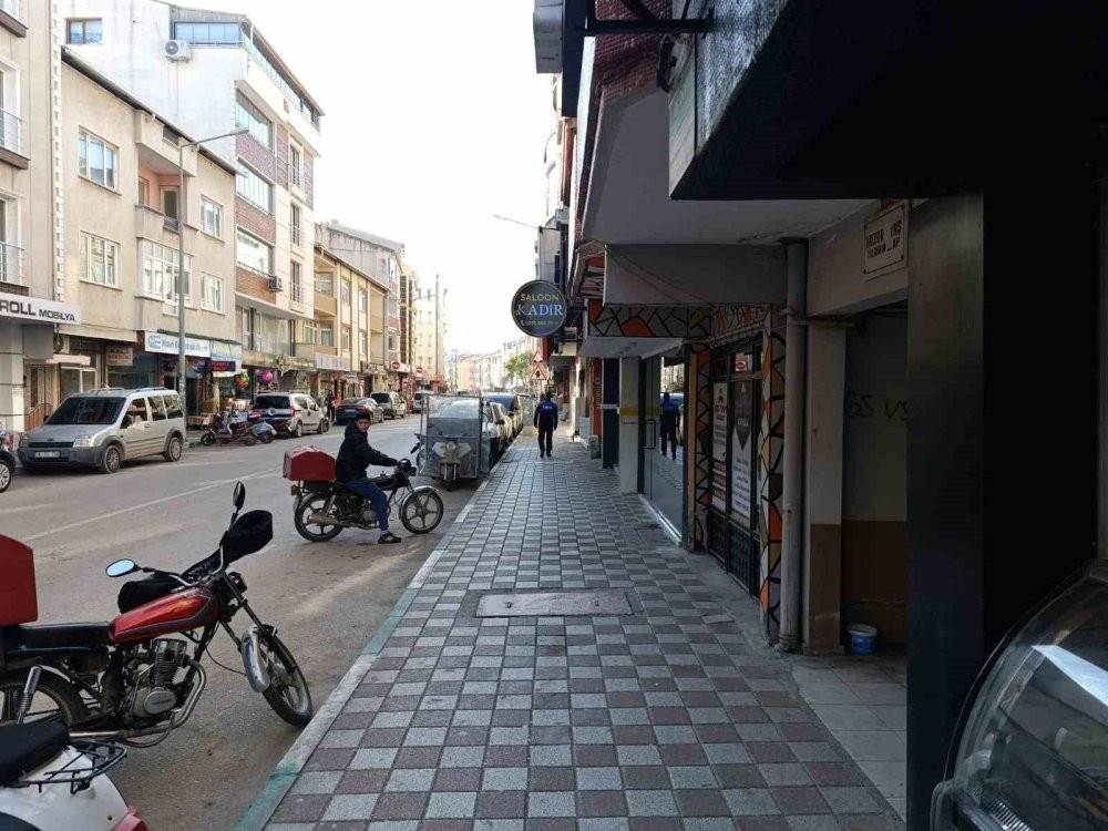 Karacabey’de kaldırım işgalleri sona erdi