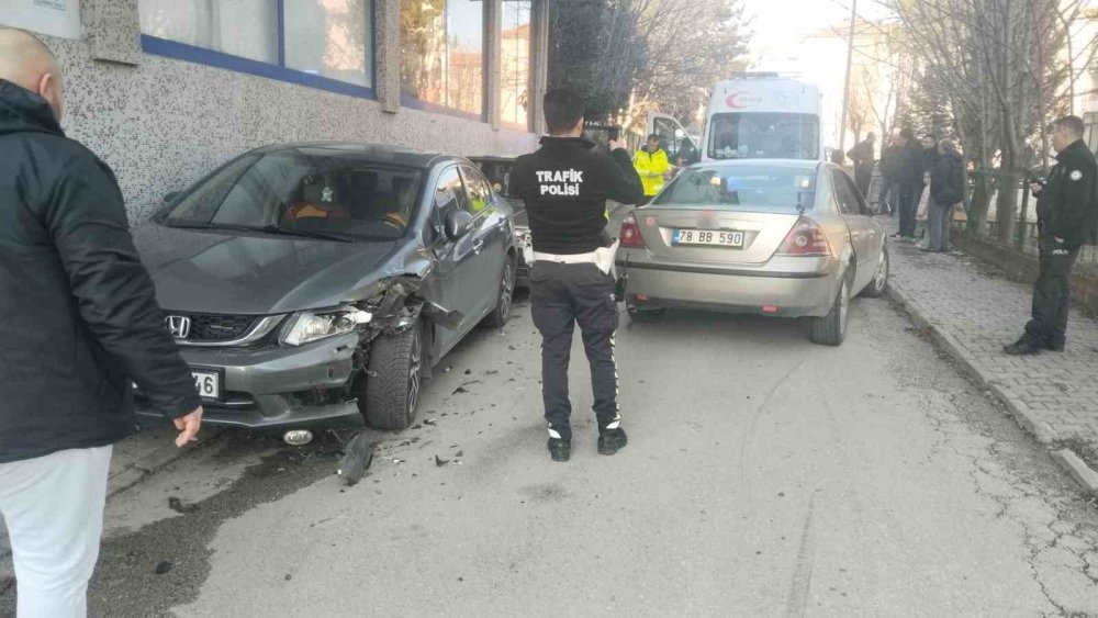 2 kişi yaralanmıştı: Park halindeki otomobile çarptığı görüntüler ortaya çıktı