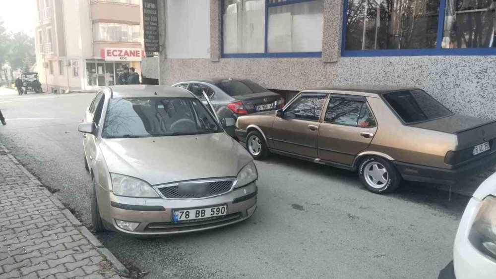 2 kişi yaralanmıştı: Park halindeki otomobile çarptığı görüntüler ortaya çıktı