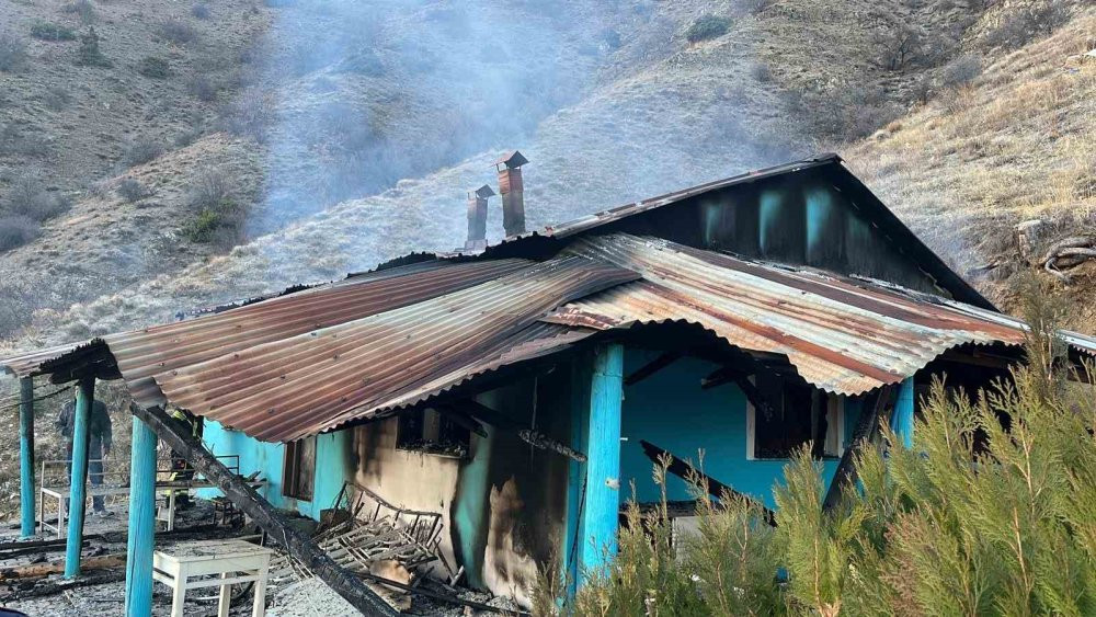 Elazığ’da mezrada yanan ev ile ilgili gözaltına alınan 1 kişi tutuklandı