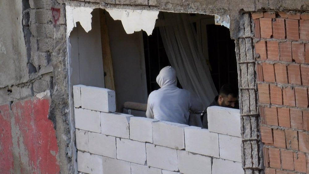 Kepçe operatörü hemen çalışmayı durdurdu