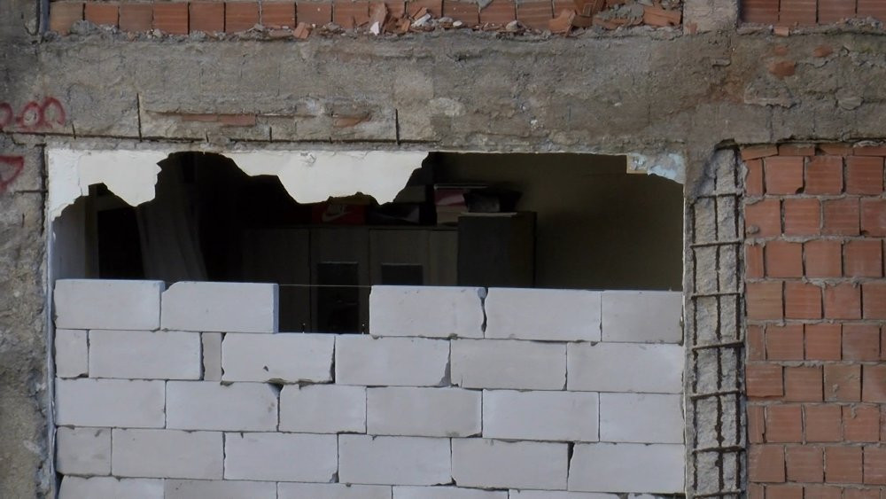 Kepçe operatörü hemen çalışmayı durdurdu