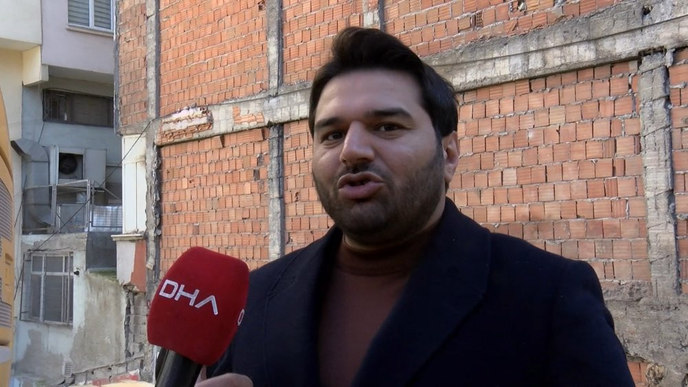 Kepçe operatörü hemen çalışmayı durdurdu