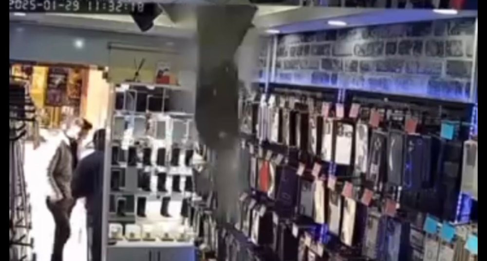 Bartın'da işyerinin tavanı çöktü! Bir anda boşluğa düştü