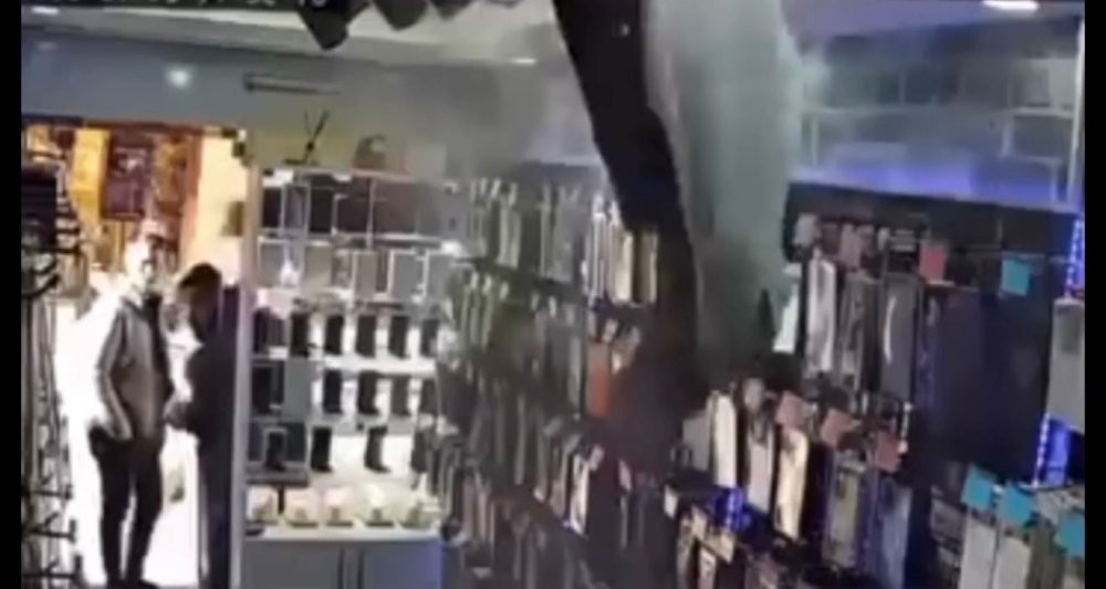 Bartın'da işyerinin tavanı çöktü! Bir anda boşluğa düştü