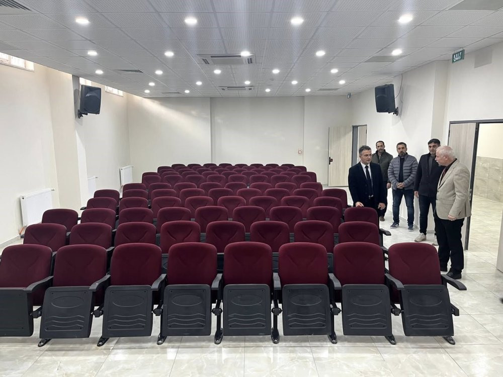 Kulu’da binası yeniden yapılan okulda ders zamanı