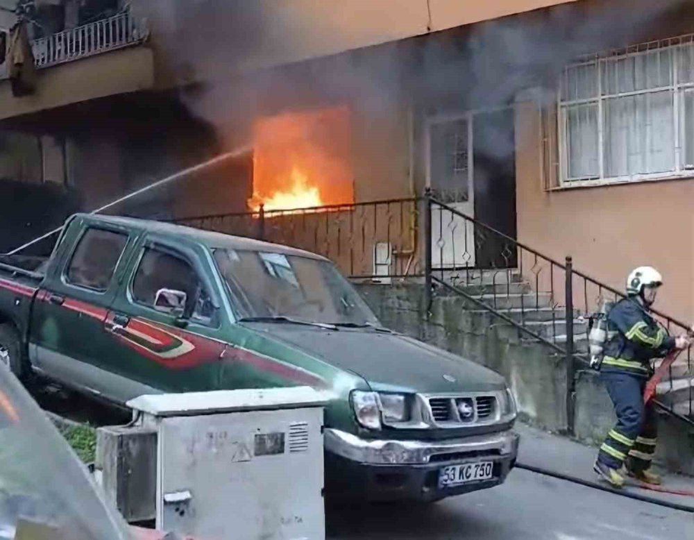 4 katlı binada korkutan yangın!