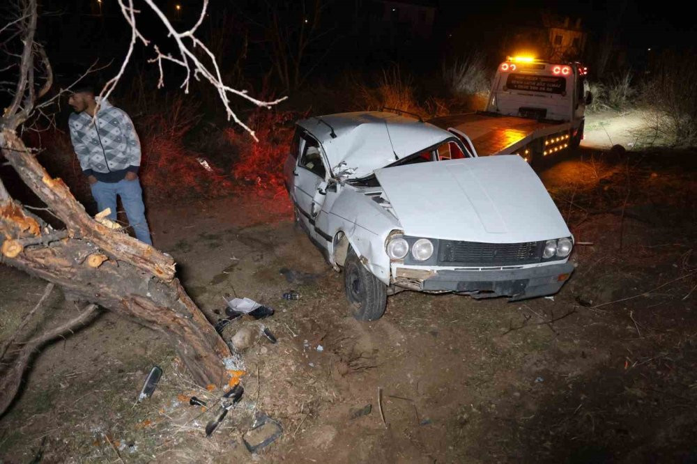 Ağaca çarparak durabildi. 3 kişi yaralandı