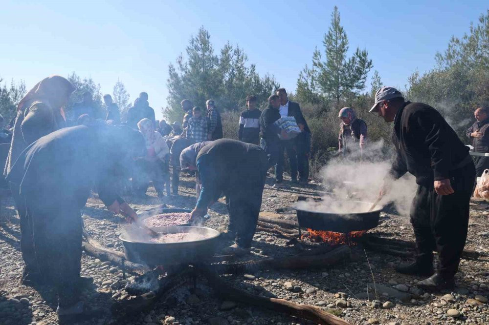 Çukurova çiftçileri yağmur duasına çıktı