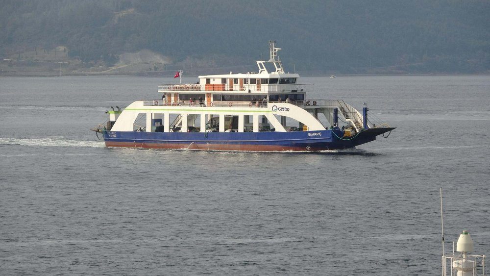 Feribot seferlerine 'fırtına' engeli