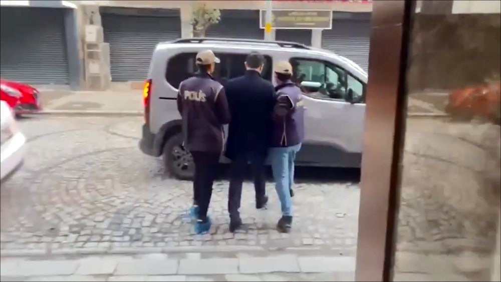 FETÖ’cüler 'Kıskaç'a alındı! 29 ilde dev operasyon: 93 gözaltı. Yerlikaya 'Gevşemeye yer yok' diyerek duyurdu