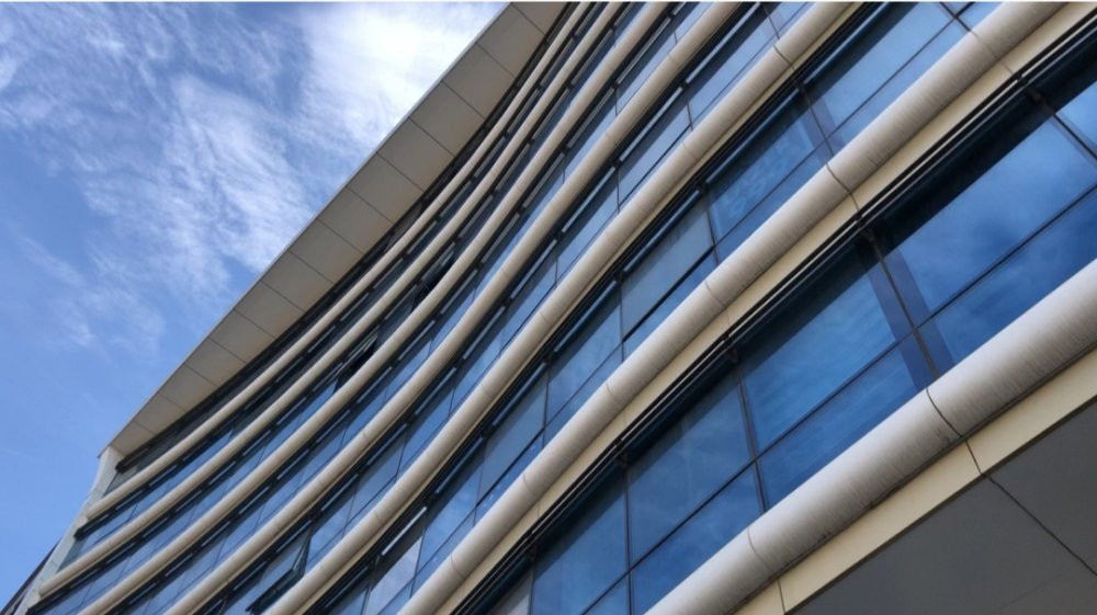 Temizlik görevlisinin feci ölümü! 7'nci kattan düştü