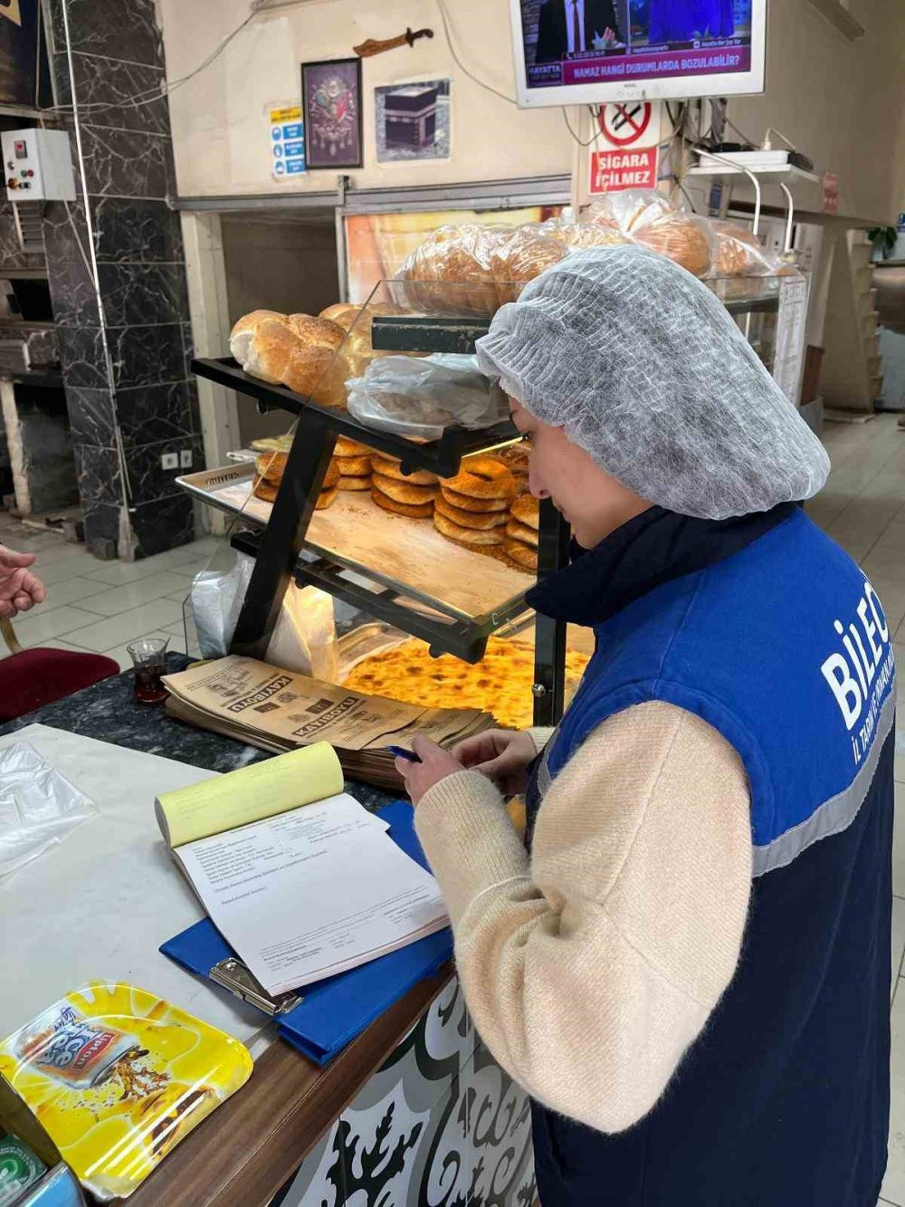 Sıcak poşetlenen ekmekler vatandaşı çileden çıkardı! Ekipler harekete geçti