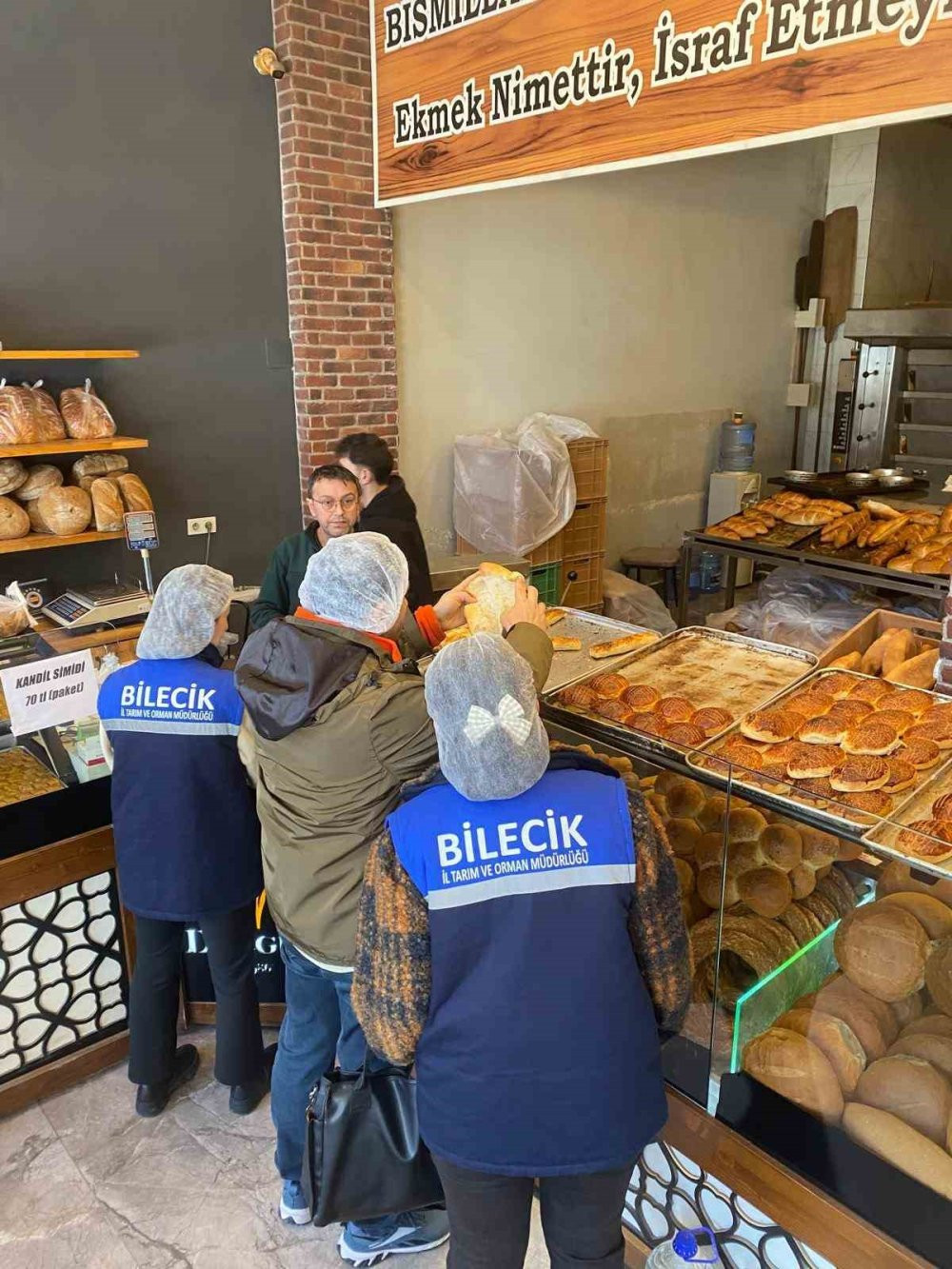 Sıcak poşetlenen ekmekler vatandaşı çileden çıkardı! Ekipler harekete geçti