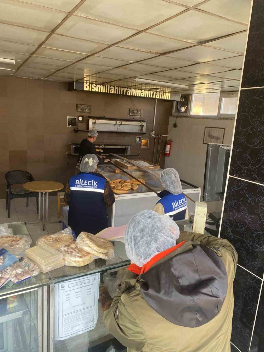 Sıcak poşetlenen ekmekler vatandaşı çileden çıkardı! Ekipler harekete geçti