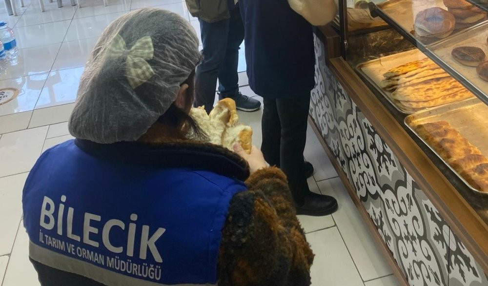 Sıcak poşetlenen ekmekler vatandaşı çileden çıkardı! Ekipler harekete geçti