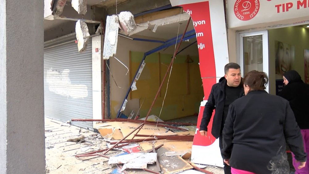 Başakşehir’de faciadan dönüldü! Tıp Merkezi’ne tankerle daldı