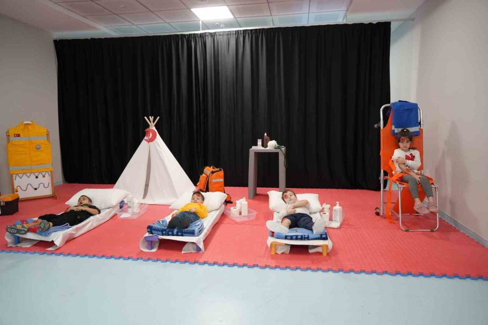 Miniklerden deprem tatbikatı