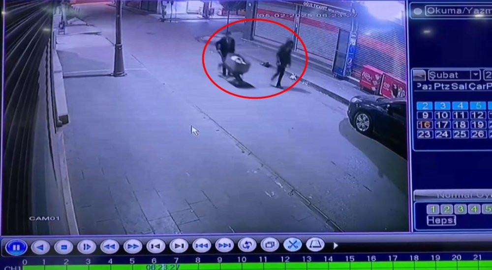 Çaldıkları malzemeleri el arabasıyla götürdüler! 120 bin liralık hırsızlık anbean görüntülendi