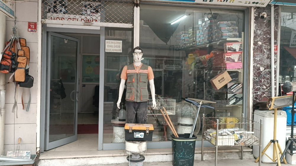 Çaldıkları malzemeleri el arabasıyla götürdüler! 120 bin liralık hırsızlık anbean görüntülendi