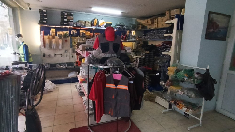 Çaldıkları malzemeleri el arabasıyla götürdüler! 120 bin liralık hırsızlık anbean görüntülendi