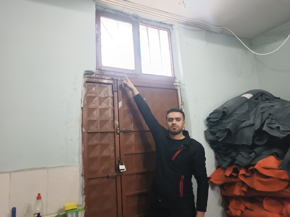 Çaldıkları malzemeleri el arabasıyla götürdüler! 120 bin liralık hırsızlık anbean görüntülendi