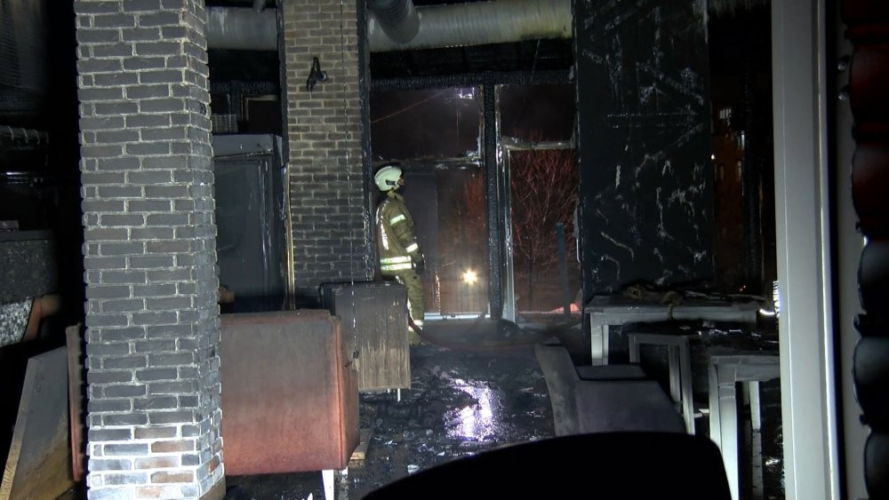 Esenyurt’ta korku dolu anlar! Kafeterya alev alev yandı