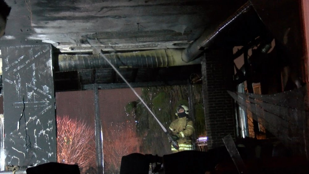 Esenyurt’ta korku dolu anlar! Kafeterya alev alev yandı