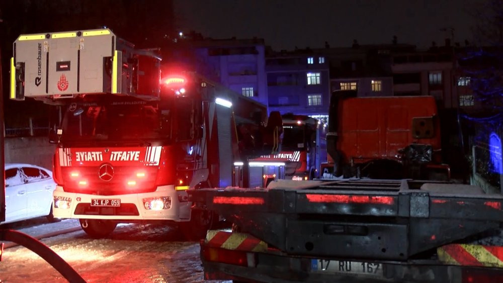 Esenyurt’ta korku dolu anlar! Kafeterya alev alev yandı