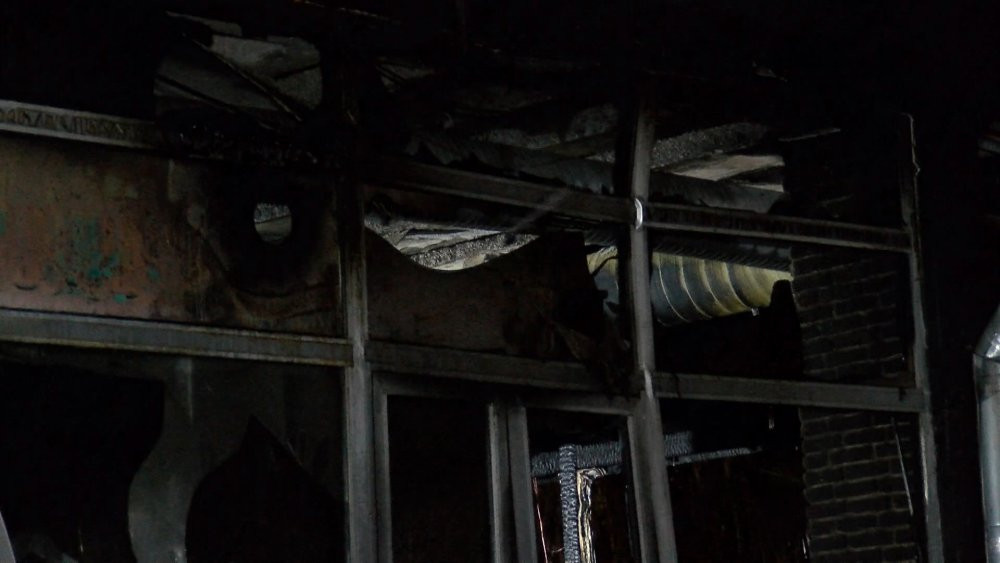 Esenyurt’ta korku dolu anlar! Kafeterya alev alev yandı