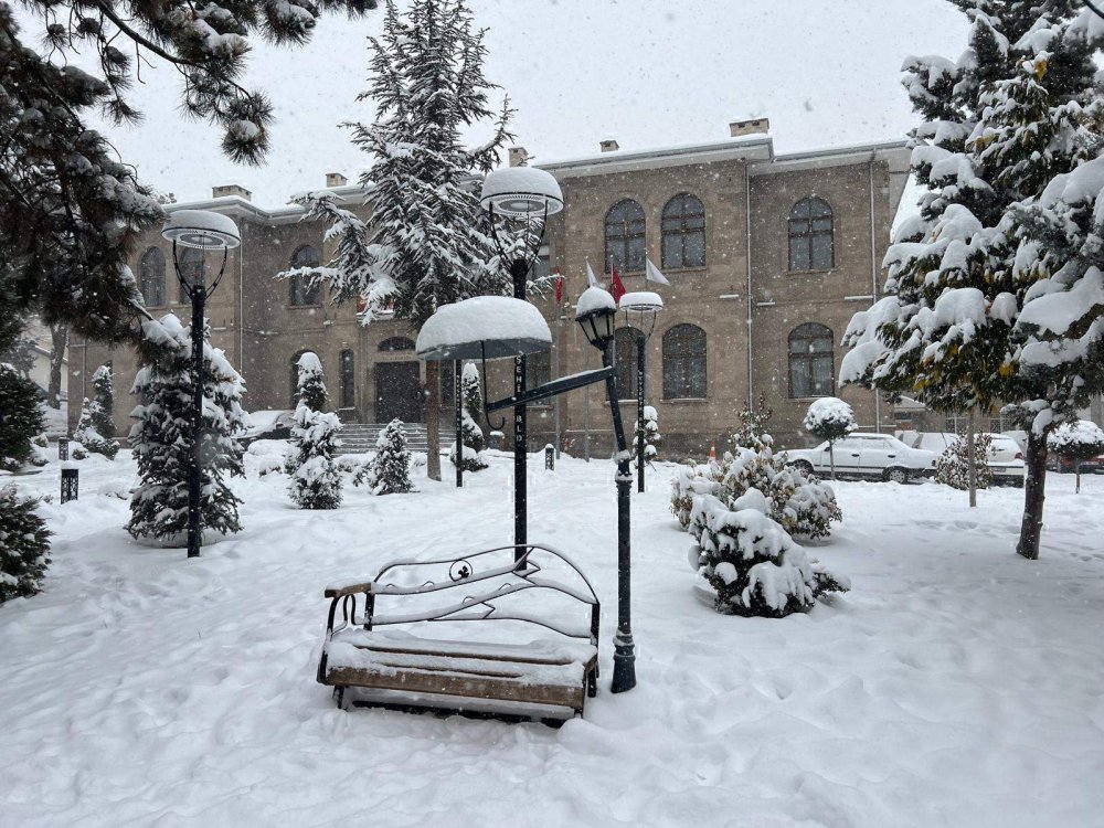 Nevşehir beyaz gelinliği giydi