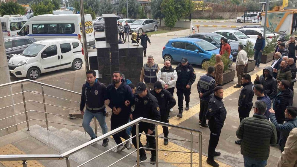 İş yerlerini kurşunlayıp haraç alıyorlardı! ’Kaplanlar’ çetesine polis darbesi