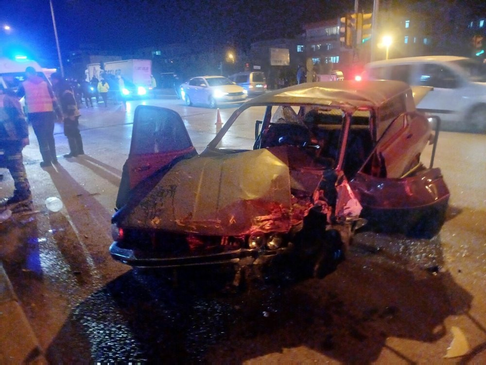 Manisa’da korkunç kaza! Otomobiller hurdaya döndü