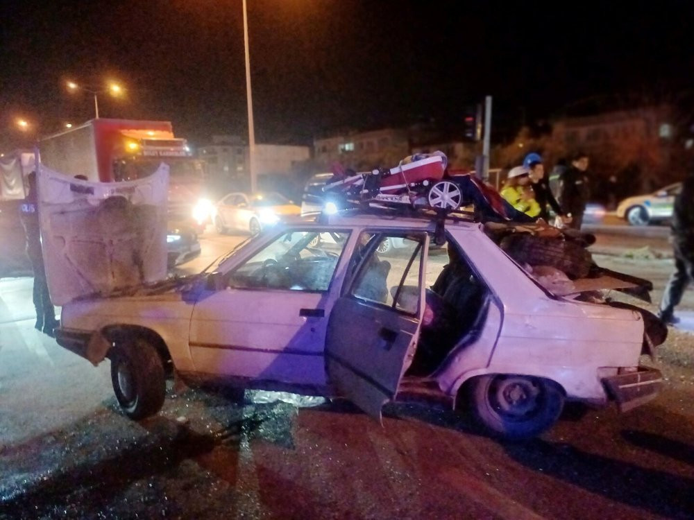 Manisa’da korkunç kaza! Otomobiller hurdaya döndü