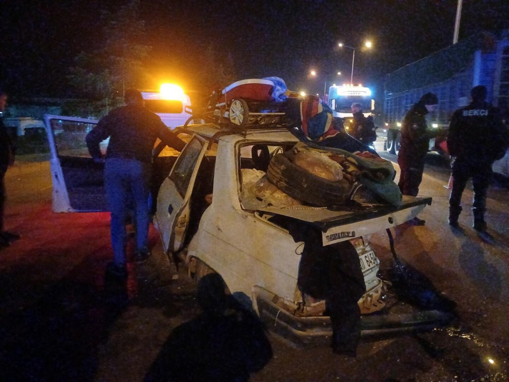 Manisa’da korkunç kaza! Otomobiller hurdaya döndü