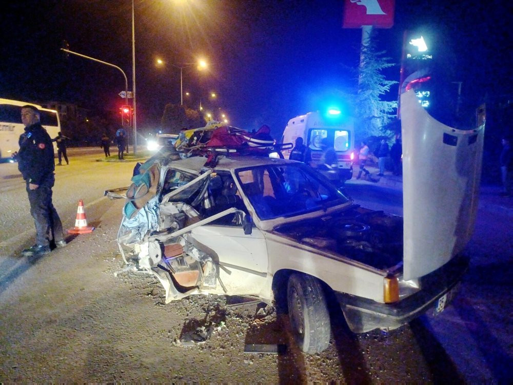 Manisa’da korkunç kaza! Otomobiller hurdaya döndü