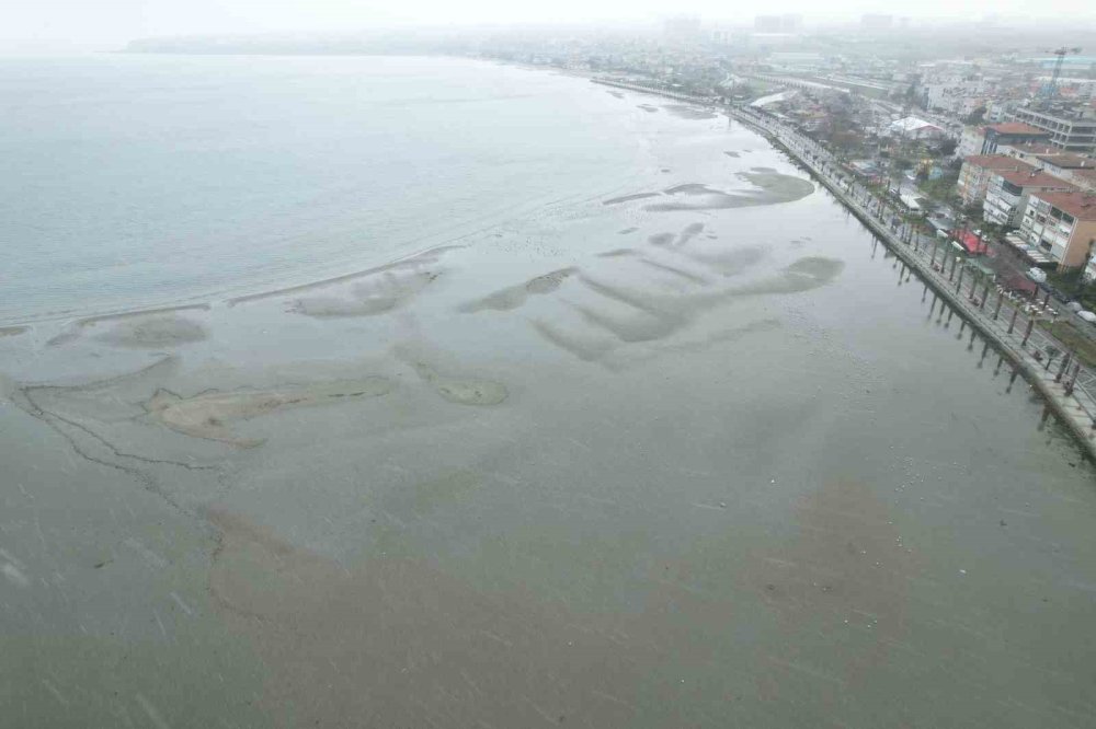 Silivri’de ürküten görüntü: Deniz 150 metre çekildi