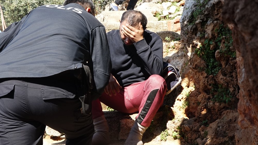Yangından pencereden atlayarak kurtuldu