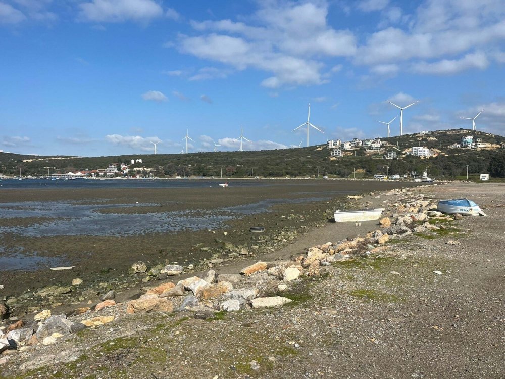 İzmir'de deniz çekilmesi devam ediyor