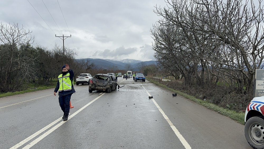 Su kanalına çarpan otomobilin sürücüsü yaralandı