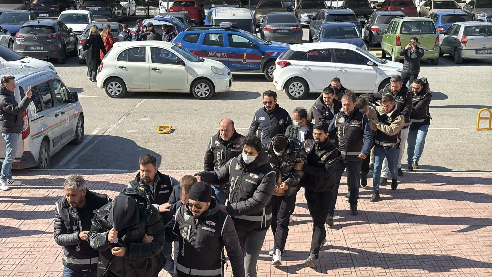 Suç örgütünün 8 üyesi tutuklandı