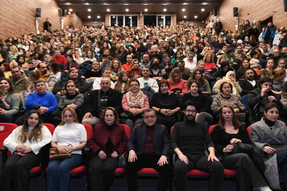 Altıeylül’lü Çocuklar Barış Manço’nun eserlerini söyledi