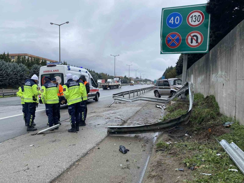 Cip bariyere çarparak duvara tosladı: 2 yaralı