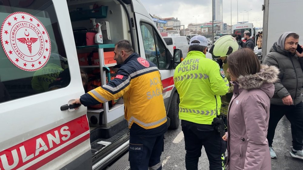 İstanbul Avcılar D-100’de zincirleme kaza: 2 yaralı