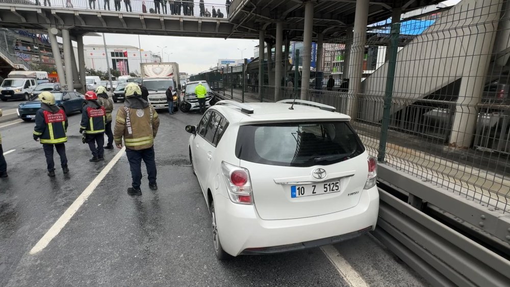 İstanbul Avcılar D-100’de zincirleme kaza: 2 yaralı