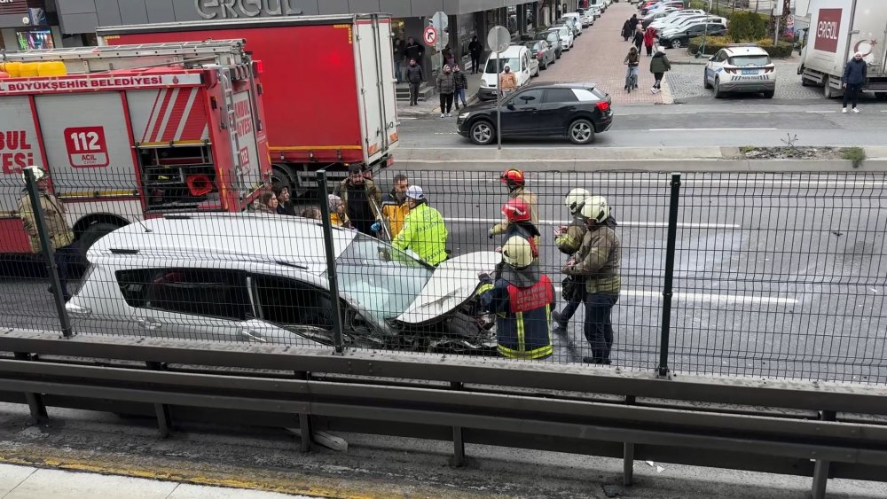 İstanbul Avcılar D-100’de zincirleme kaza: 2 yaralı