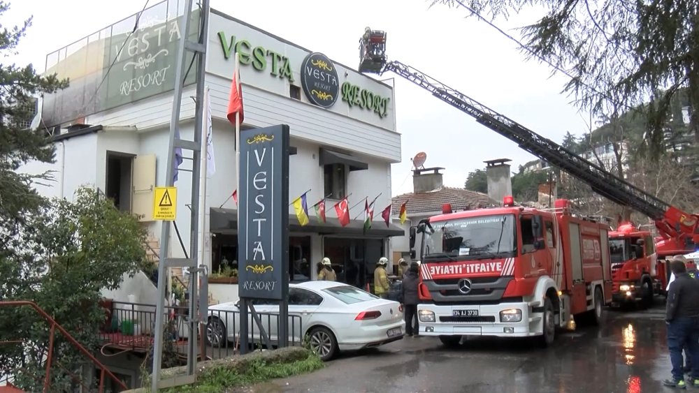 İstanbul'da 5 katlı otelde yangın! Müşteriler tahliye edildi